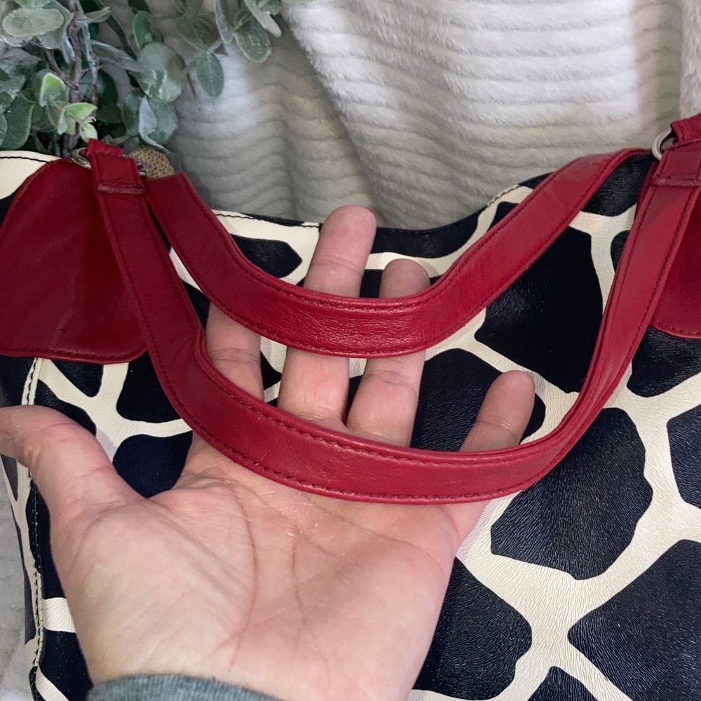 Stylish Black and Red Tote Bag - Picture 3 of 6